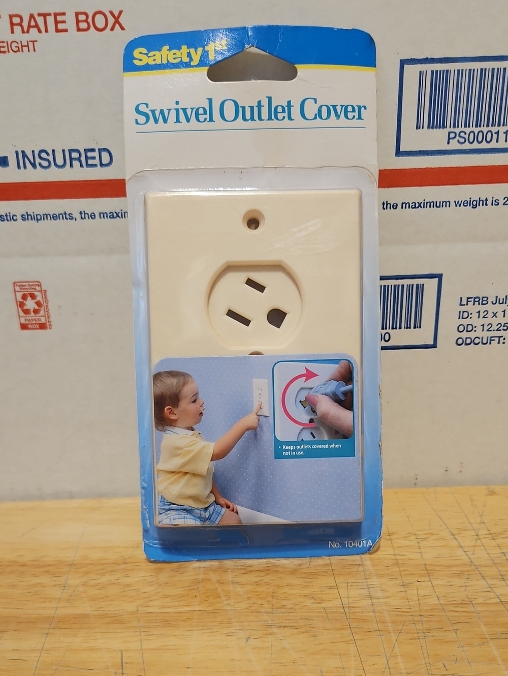 Safety 1st Swivel Outlet Cover in Cream – Childproof Electrical Safety